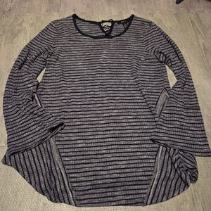 Style & Co. Womend Black and Gray Striped Top Flute Sleeves EUC Size L
